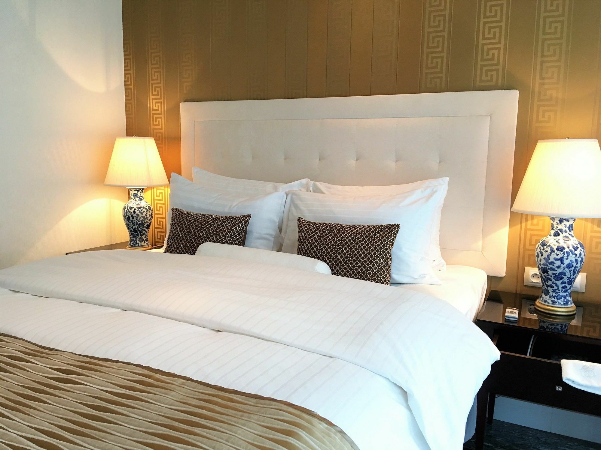 Mondrian Luxury Suites & Apartments Krakow Old Town Экстерьер фото