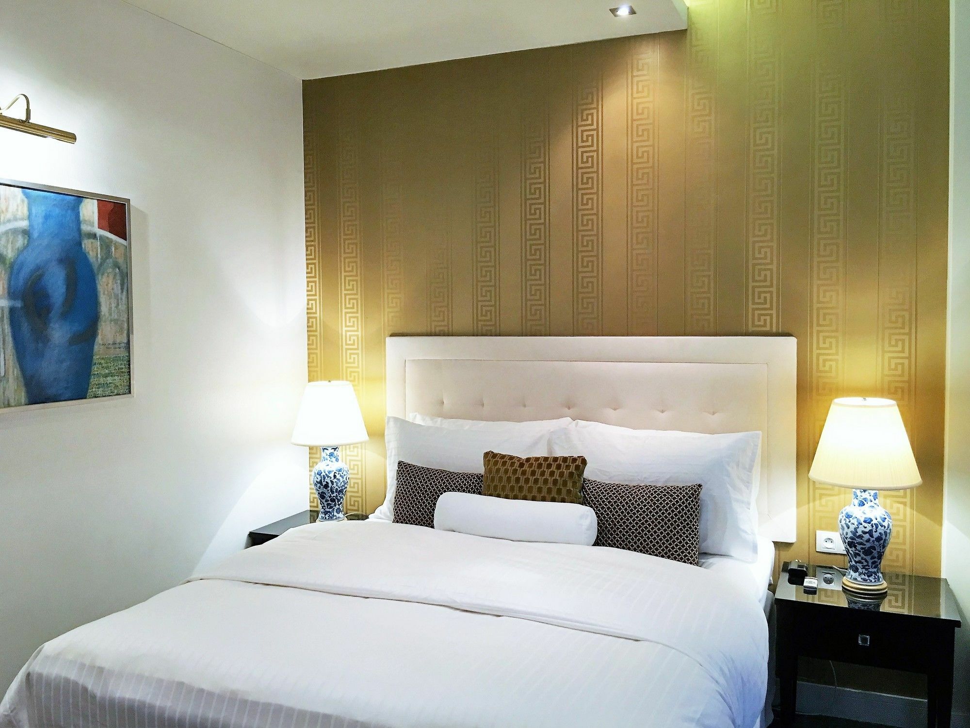 Mondrian Luxury Suites & Apartments Krakow Old Town Экстерьер фото