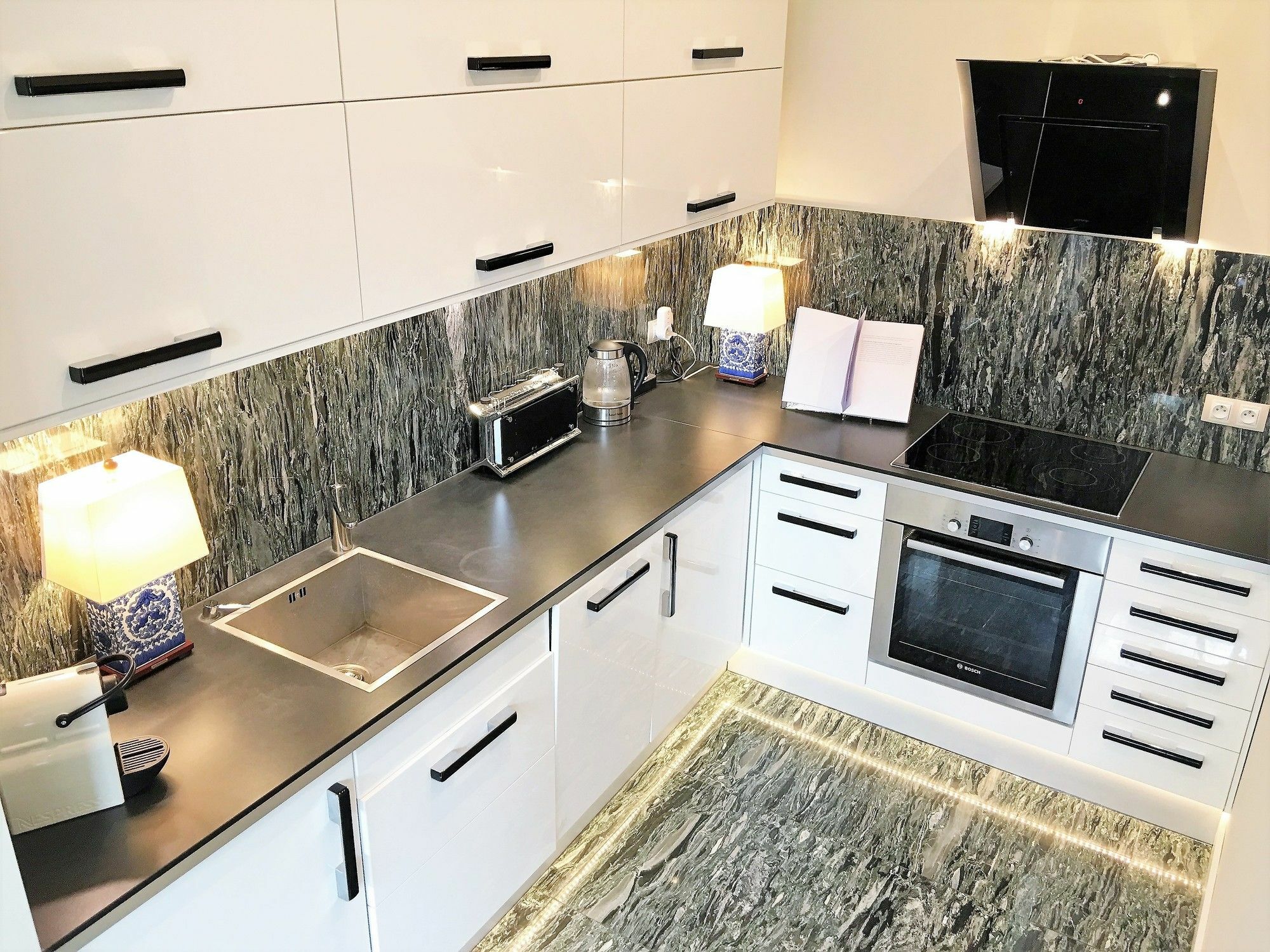 Mondrian Luxury Suites & Apartments Krakow Old Town Экстерьер фото