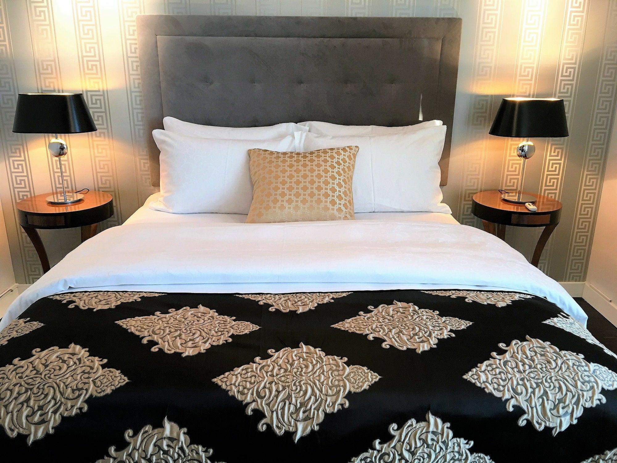 Mondrian Luxury Suites & Apartments Krakow Old Town Экстерьер фото